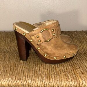 Jessica Simpson y2k Tan Leather heeled clogs  with studded Gold Accents